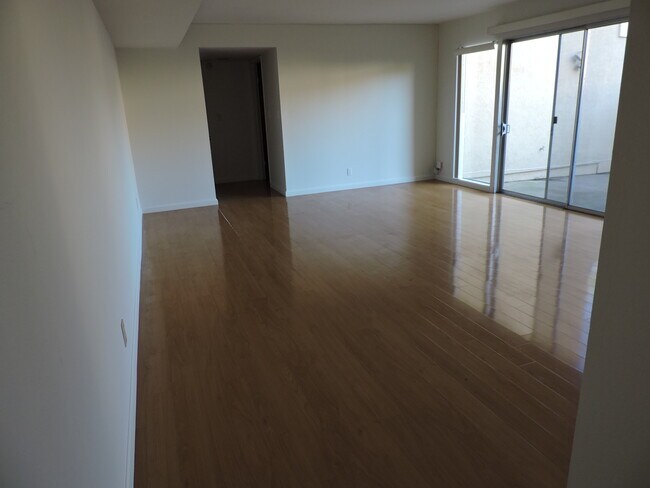 Entrance view - 43100 Starr St