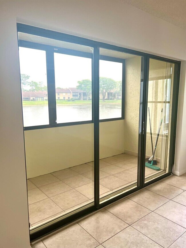 Foto del edificio - 714 Sunny Pine Way