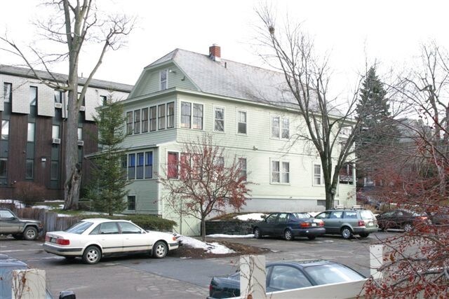 Foto del edificio - 334 College St