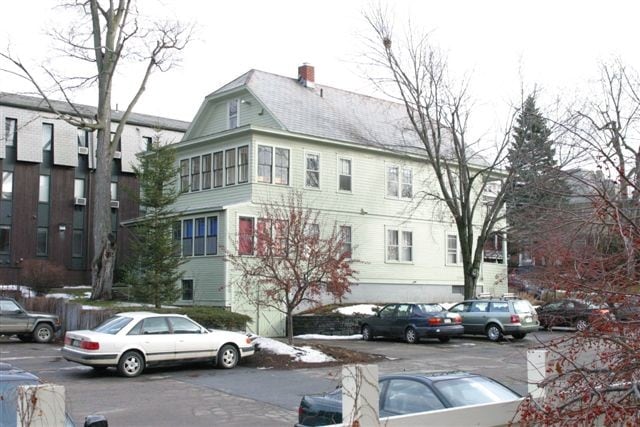 Building Photo - 334 College St