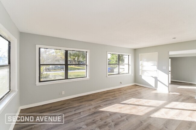 Foto del edificio - 7333 Roslyn Rd