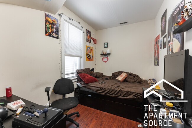 Foto del edificio - 2911 N Ridgeway Ave