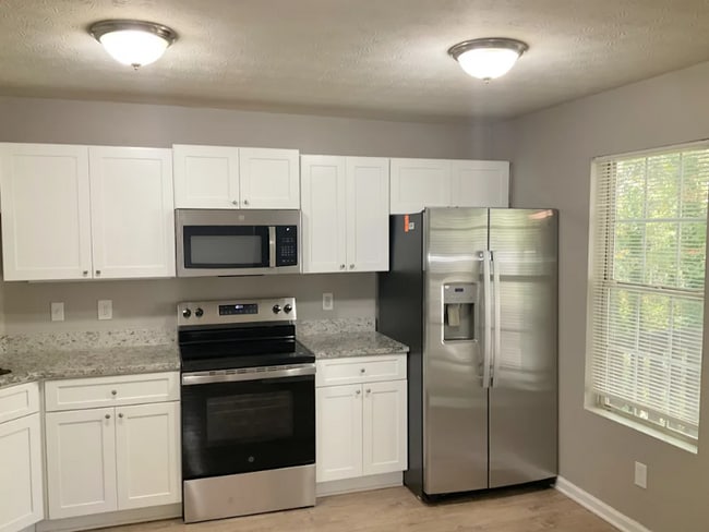 Building Photo - 2218 Sandspring Dr SW