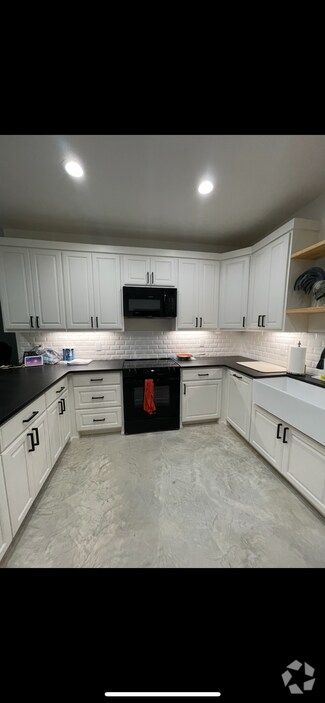 Building Photo - 323 Secret Valley Dr