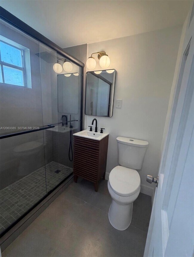 Foto del edificio - 551 NE 62nd St
