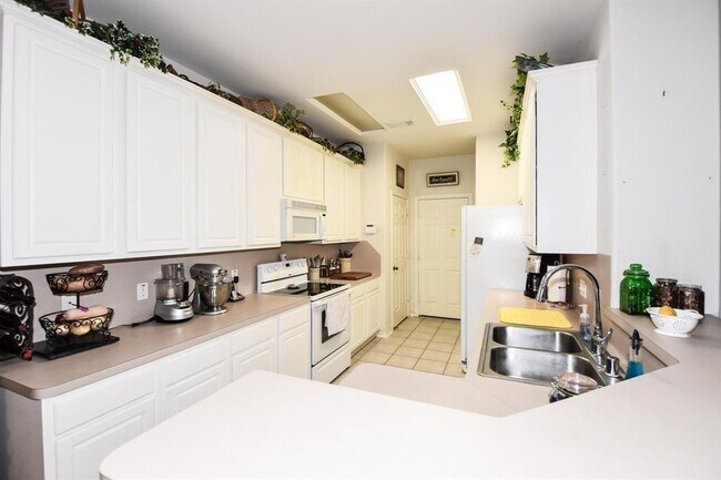Building Photo - 16846 Carrollton Creek Ln