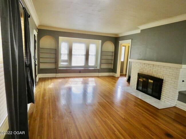 Building Photo - 602 N Byers Ave