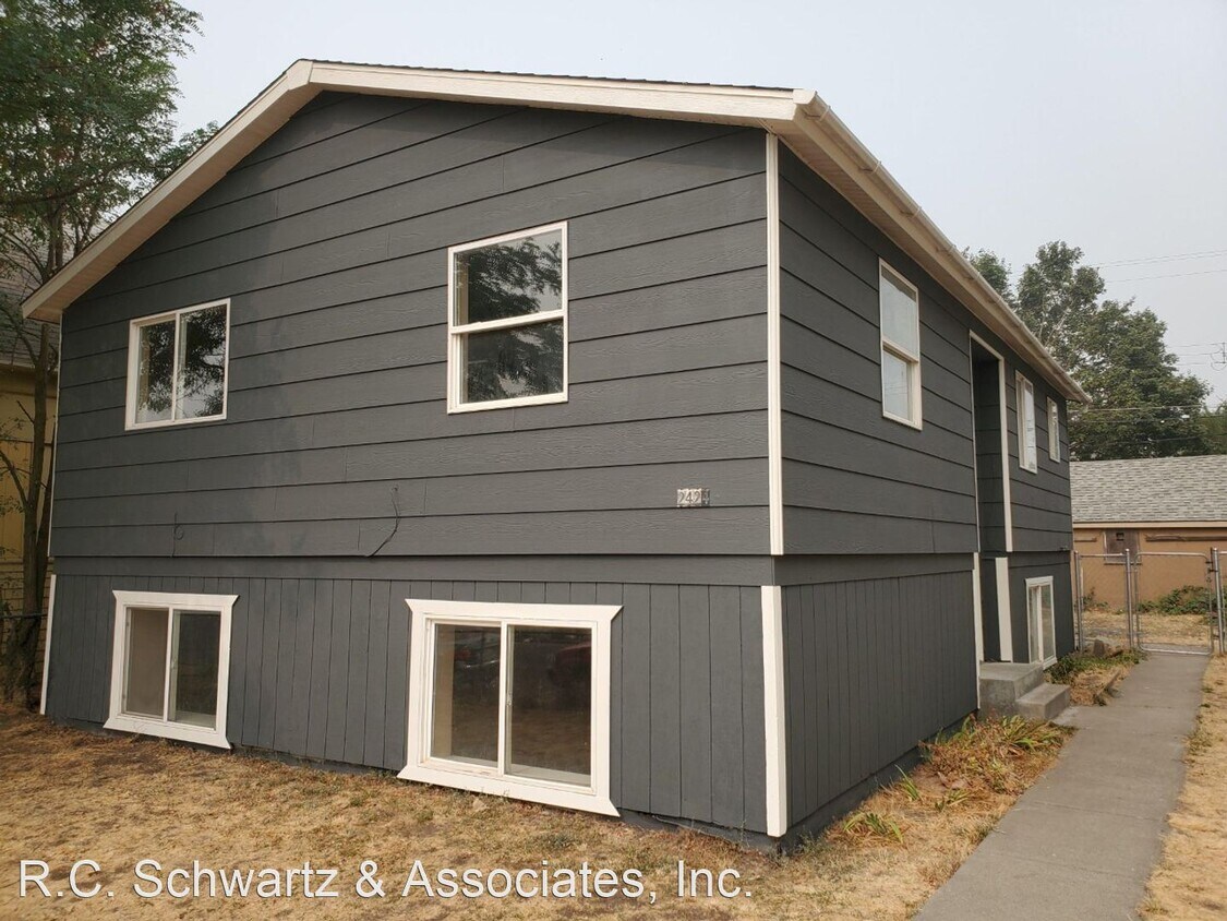 4 br, 2 bath House 2424 W. Broadway House for Rent in Spokane, WA