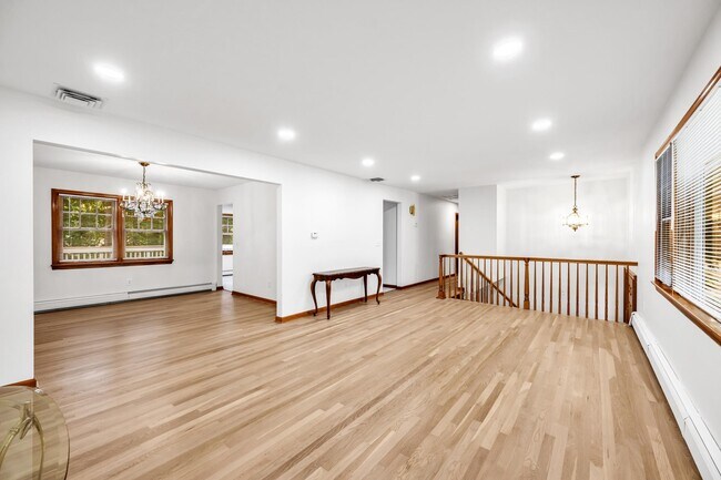 Foto del edificio - 10 Lyncrest Dr