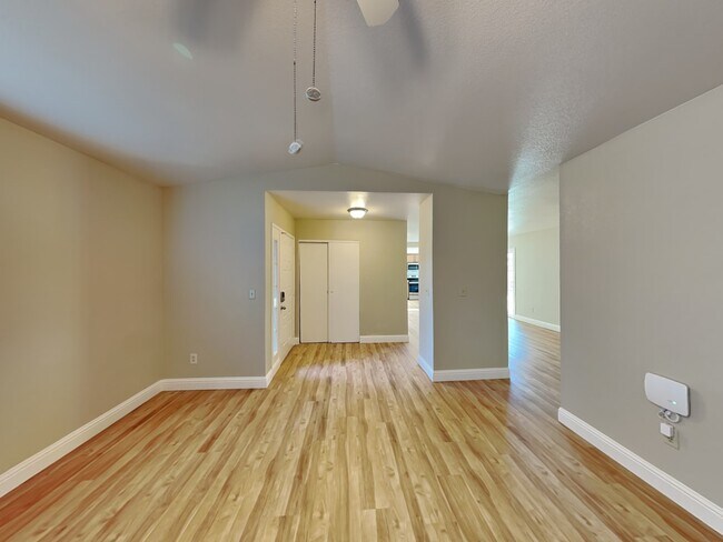Foto del edificio - 8645 Willow Grove Way