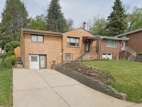 Building Photo - 560 E Garden Rd
