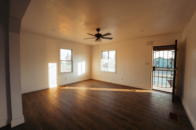 Building Photo - 232 E Marengo Ave