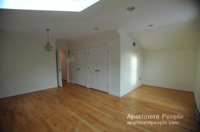 Building Photo - 3 BED 3 BATH DUPLEX DOG FRIENDLY LOGAN SQUARE