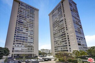 Building Photo - 2220 Ave of the Stars