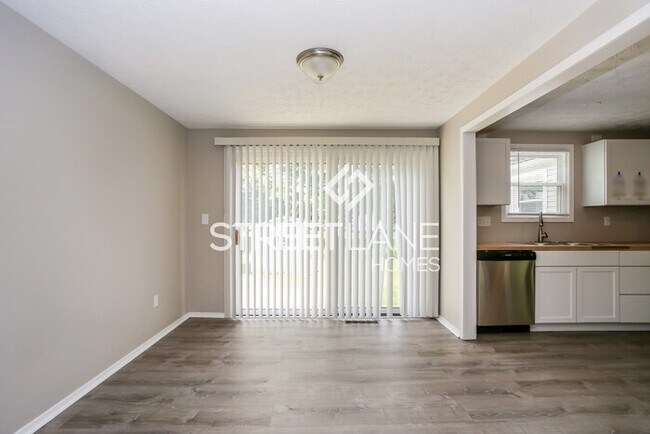 Foto del edificio - 5 Bedroom/2 Bath in Reynoldsburg