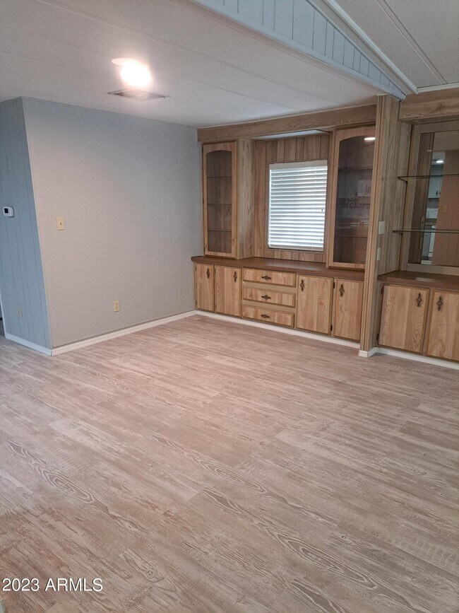 Building Photo - 7125 N 68th Dr