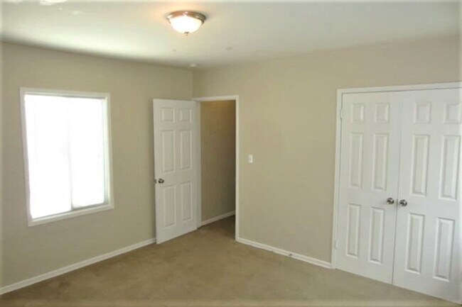 Building Photo - 1522 Mc Comas St