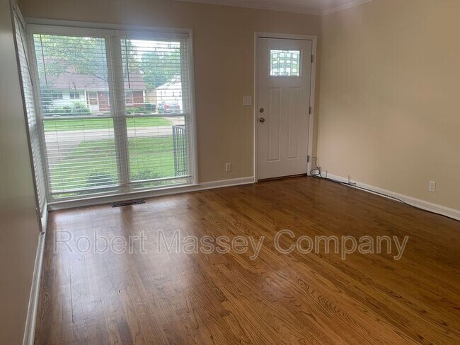 Foto del edificio - 2611 Gardiner Ln
