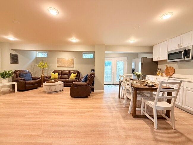 Building Photo - 12088 Maidenhair Dr