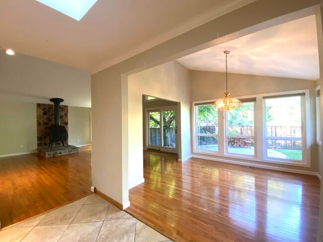Building Photo - Pleasanton Heights 3BD, 2BA, Single Story,...