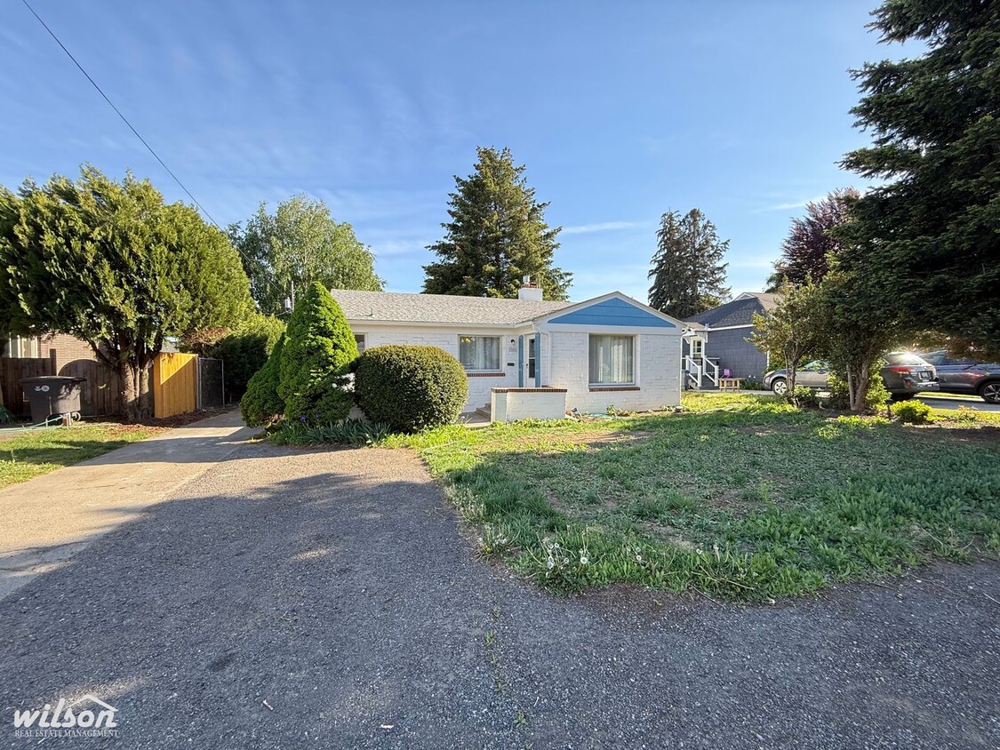 Primary Photo - Now Available: 3BR/2BA Home in Great Neigh...