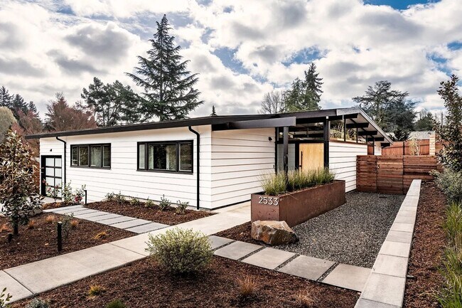 Foto del edificio - 1955 Mid-Century Modern extensively design...