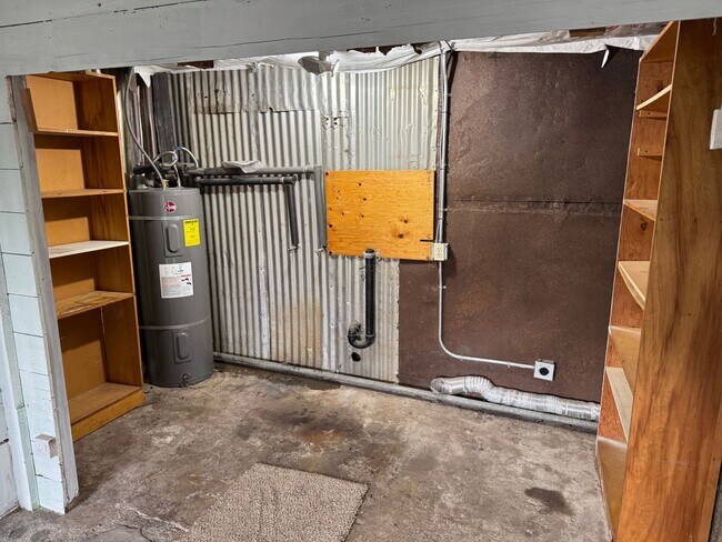 Foto del edificio - Upstairs 1 bedroom apartment with garage!