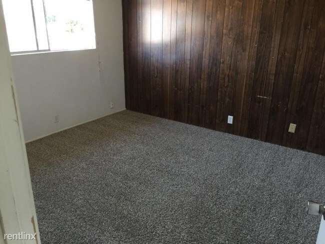 Building Photo - 2 br, 1 bath Apartment - 630 E st C Unit C