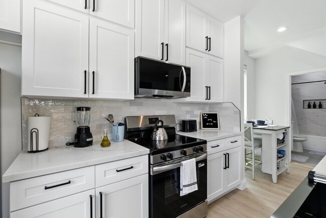 Photo - 3902 McKinley St Apartment