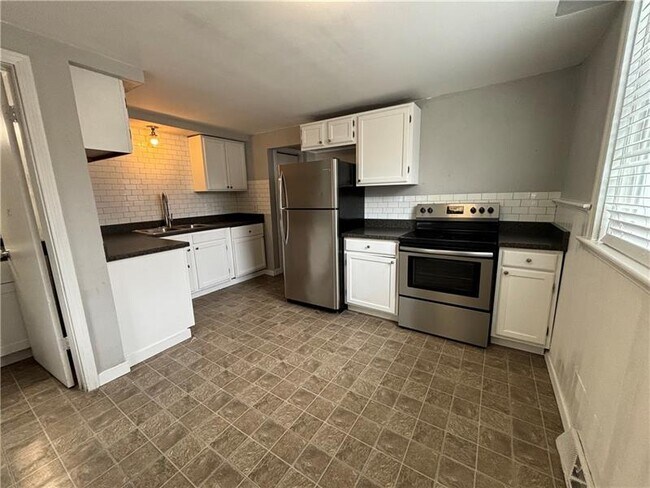 Foto del edificio - 329 Reno St