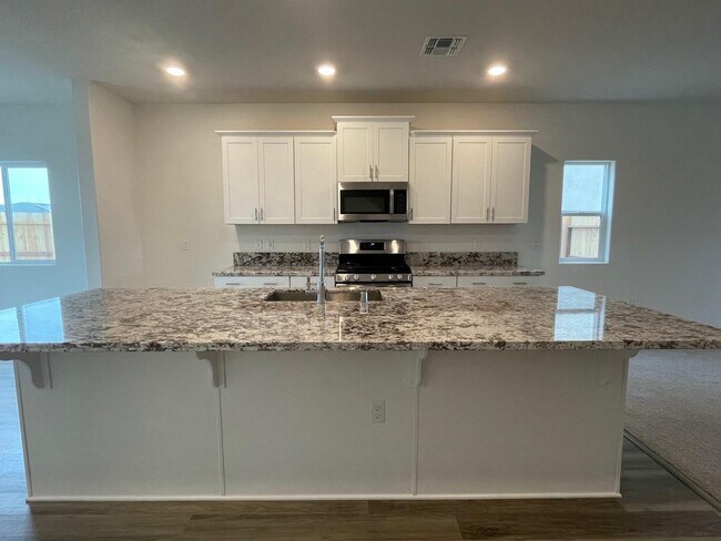 Foto del edificio - 1342 W Ryan Ave