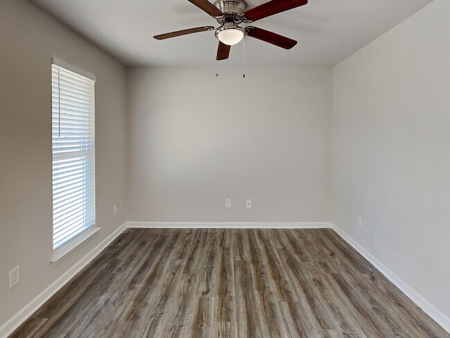 Foto del edificio - 30 Daniel Ln