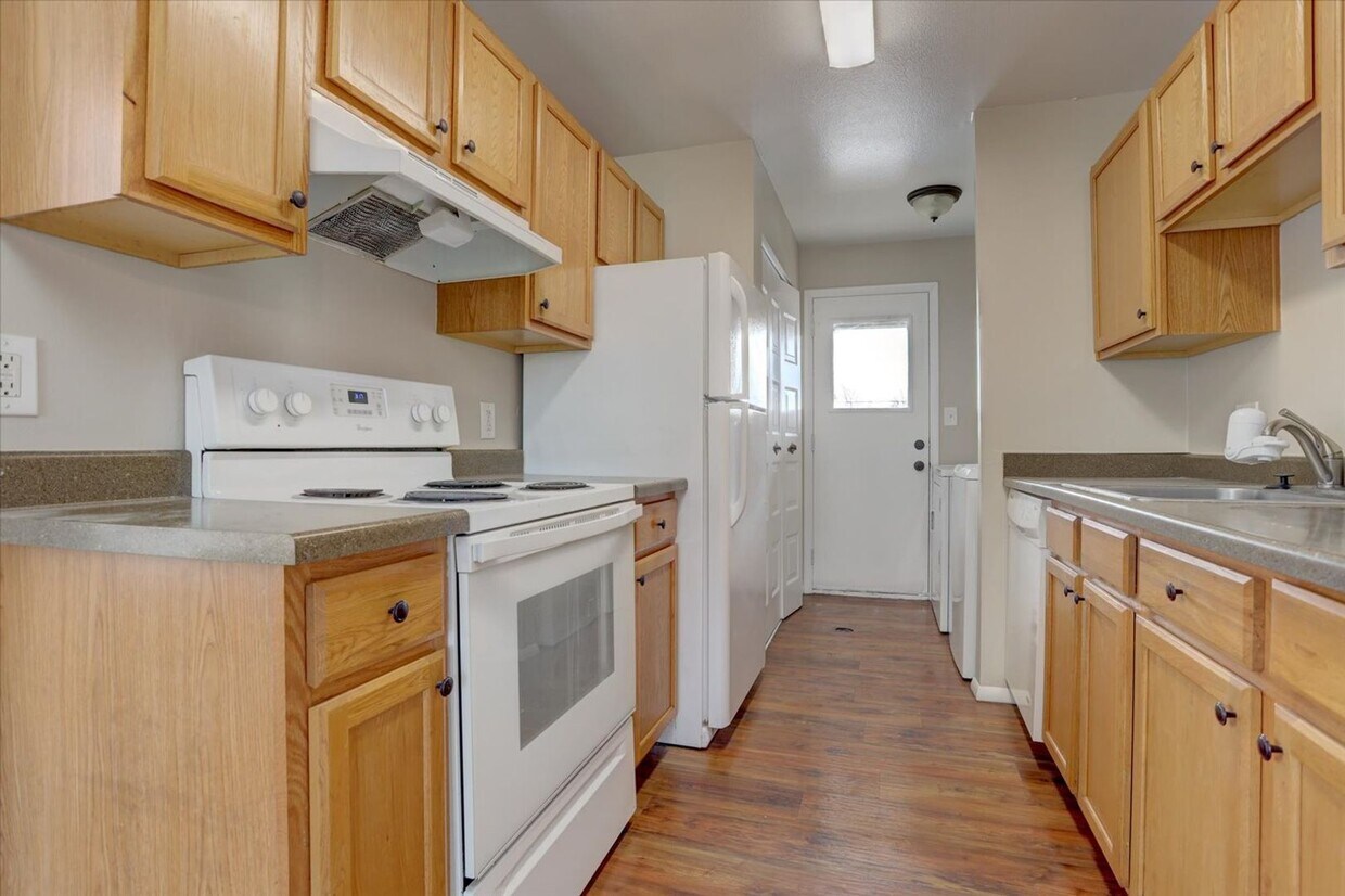 4500 W Bingham Pl Unit 4500 W Bingham Pl B, Denver, CO 80219 Room