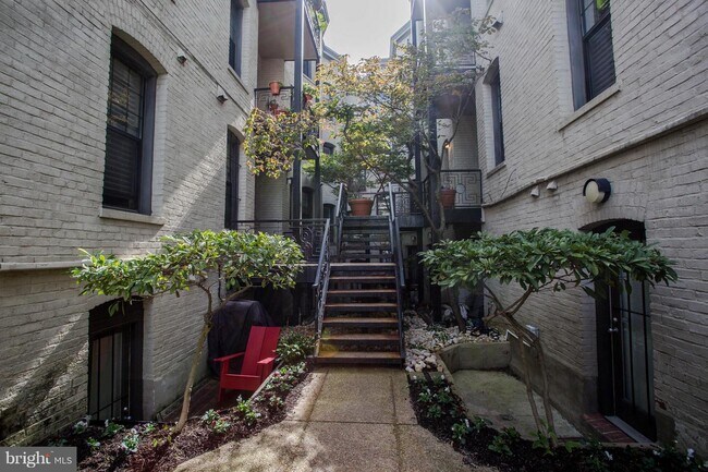 Foto del edificio - 1842 California St NW