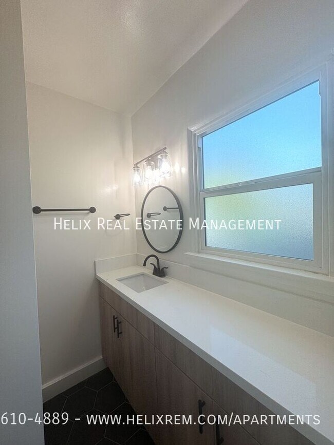 Foto del edificio - 1706 N Sierra Bonita Ave