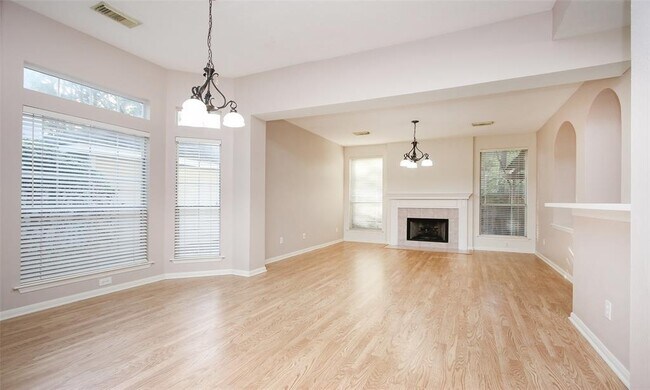 Foto del edificio - 130 N Magnolia Pond Pl