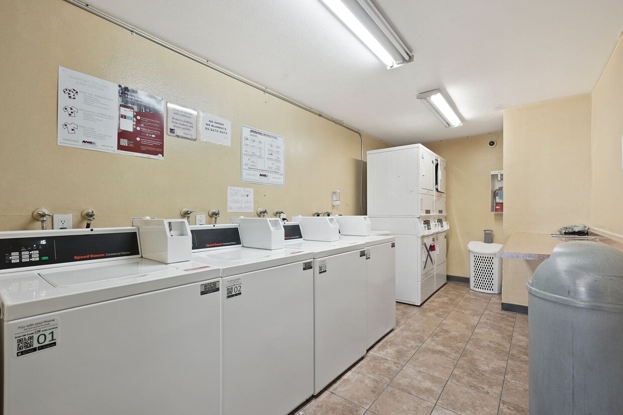 Building Photo - Updated 1BD/1BA Apartment in well maintain...