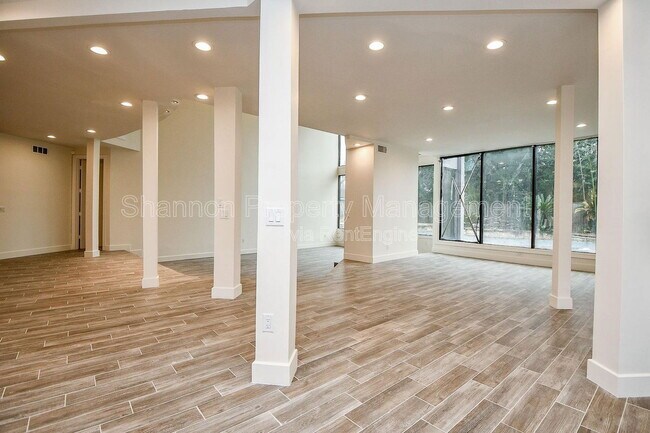 Foto del edificio - 8115 Fondren Lake Dr