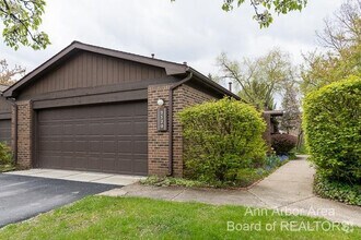 Building Photo - 2520 Traver Blvd