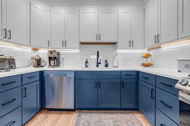 Foto del edificio - 1721 Centre St