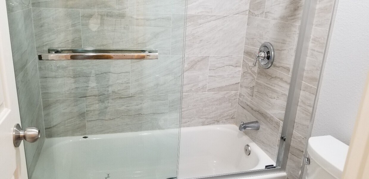 Foto principal - 5471 Sanchez Dr