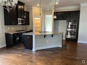 Building Photo - 104 Heartsease Ln