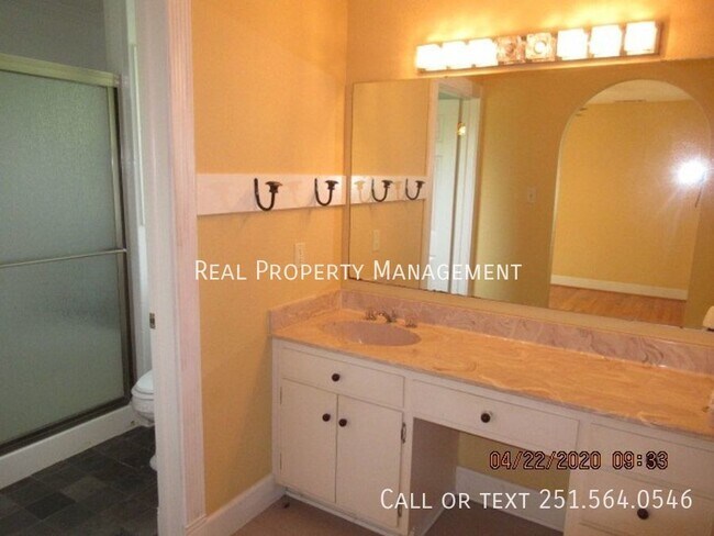 Foto del edificio - 1063 Midmoor Dr