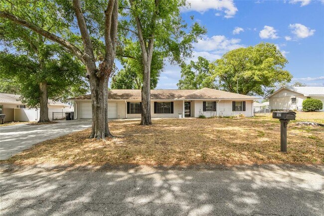Building Photo - 1102 Shadowbrook Dr N