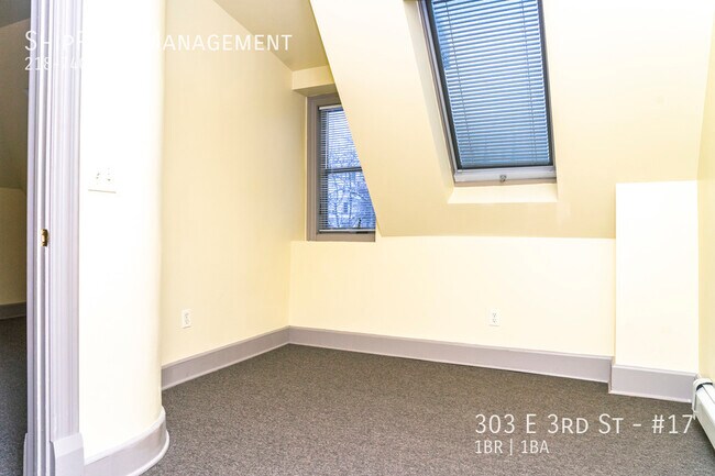 Foto del edificio - 303 E 3rd St