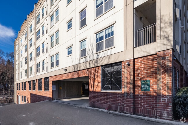 Building Photo - Fairfield Metro at Glen Cove II