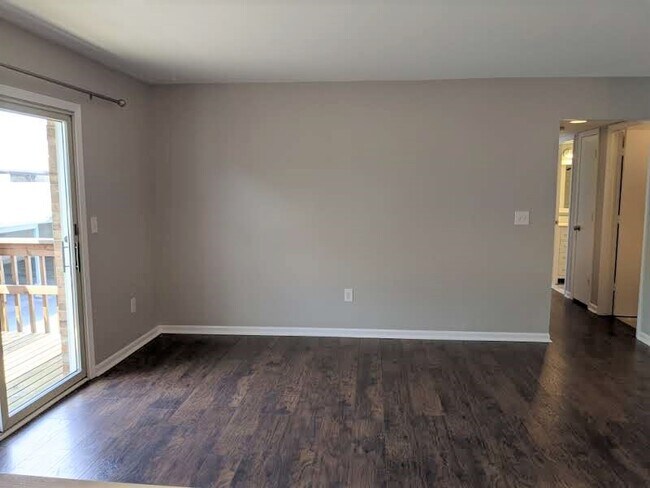 Foto del edificio - 241 Pinewood Cir