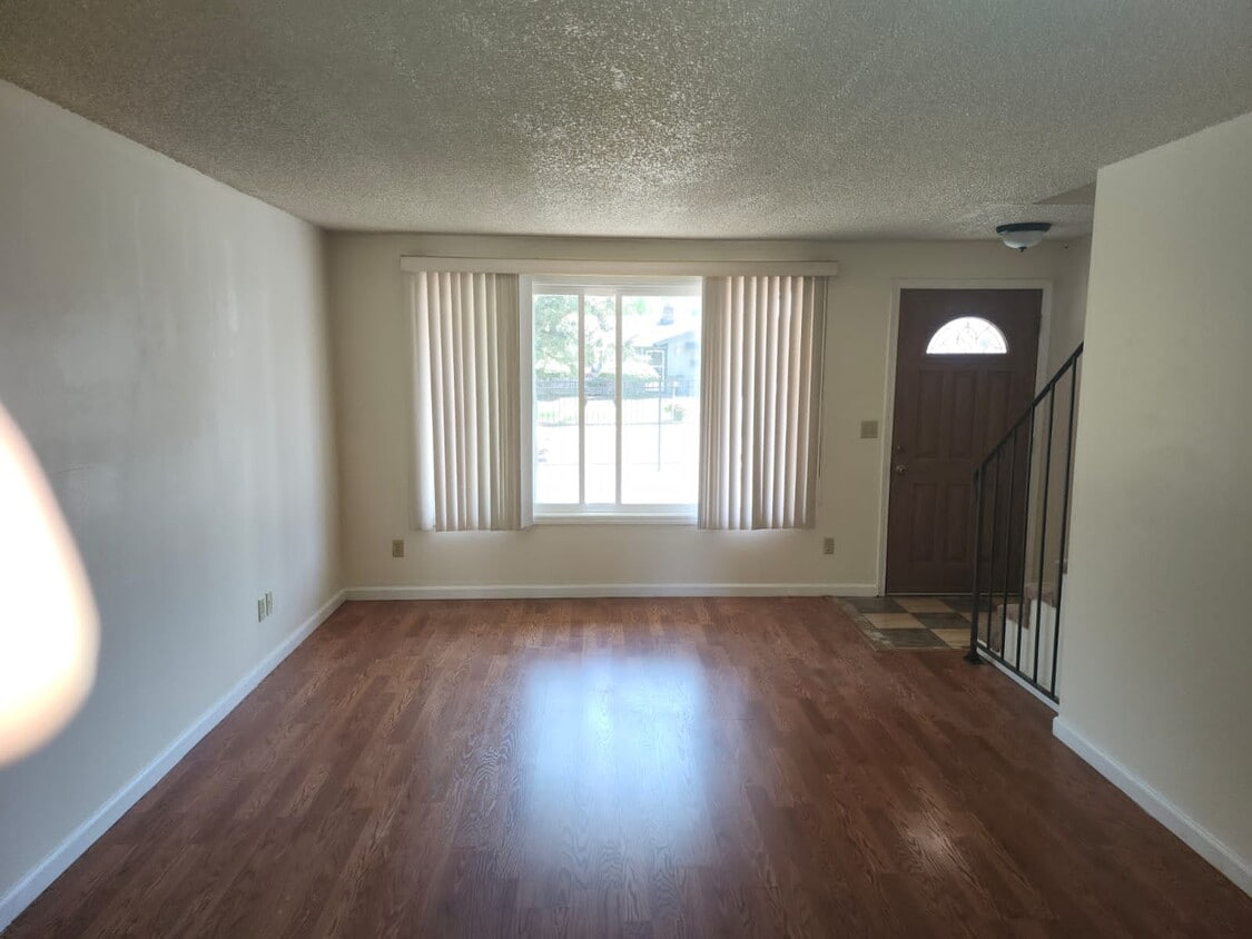 Foto principal - 10512 NE 7th St