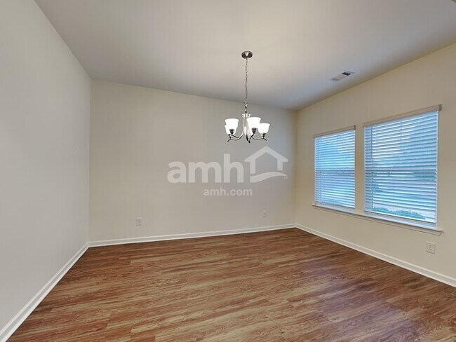 Foto del edificio - 529 Camp dr