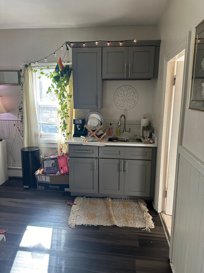 Building Photo - 1BR